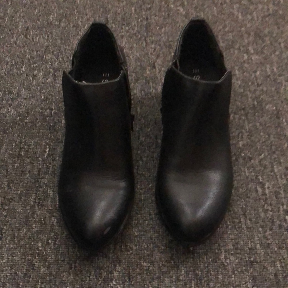Low black size 8.5 ladies booties boots